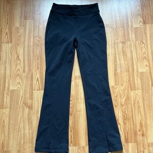 Alo Yoga. 7/8 flutter pant